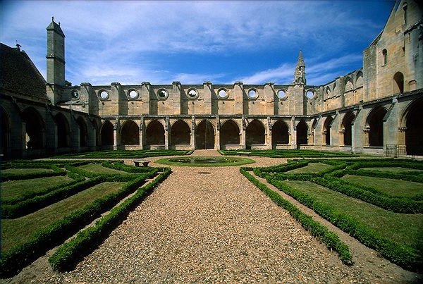 FR-Asniere-Abbaye_de_Royaumont-2150-0032.jpg