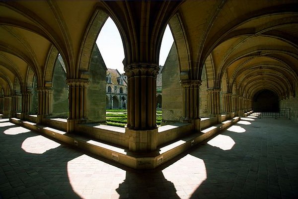 FR-Asniere-Abbaye_de_Royaumont-2150-0036.jpg