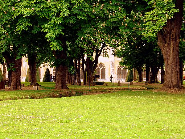 FR-Asniere-Abbaye_de_Royaumont-a80_2005-05-08_0002.jpg