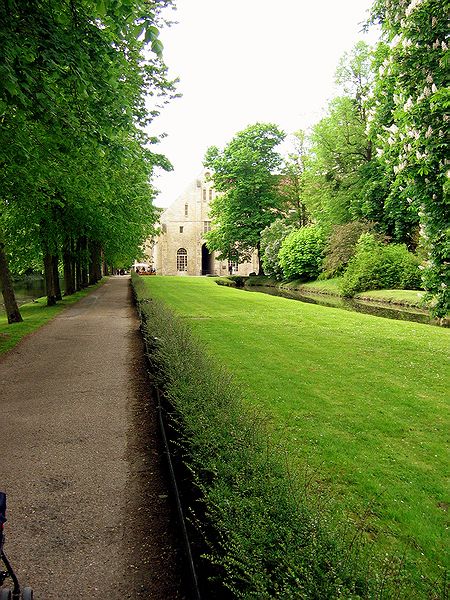 FR-Asniere-Abbaye_de_Royaumont-a80_2005-05-08_0014.jpg