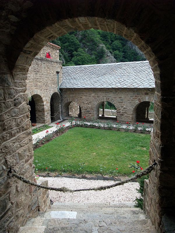 FR-Saint_Martin_du_Canigou-Saint_Martin-f100_2008-08-13_1851_pt.jpg